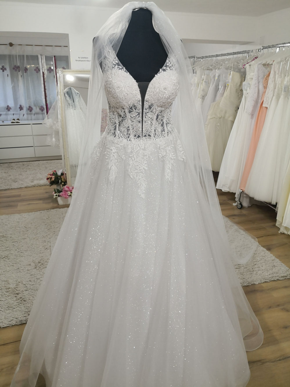 Újszász menyasszonyi csillogós fátyol