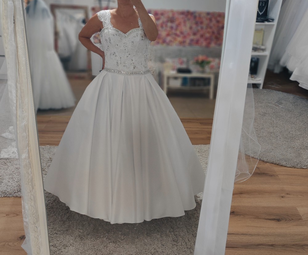 Sümeg menyasszonyi ruha 