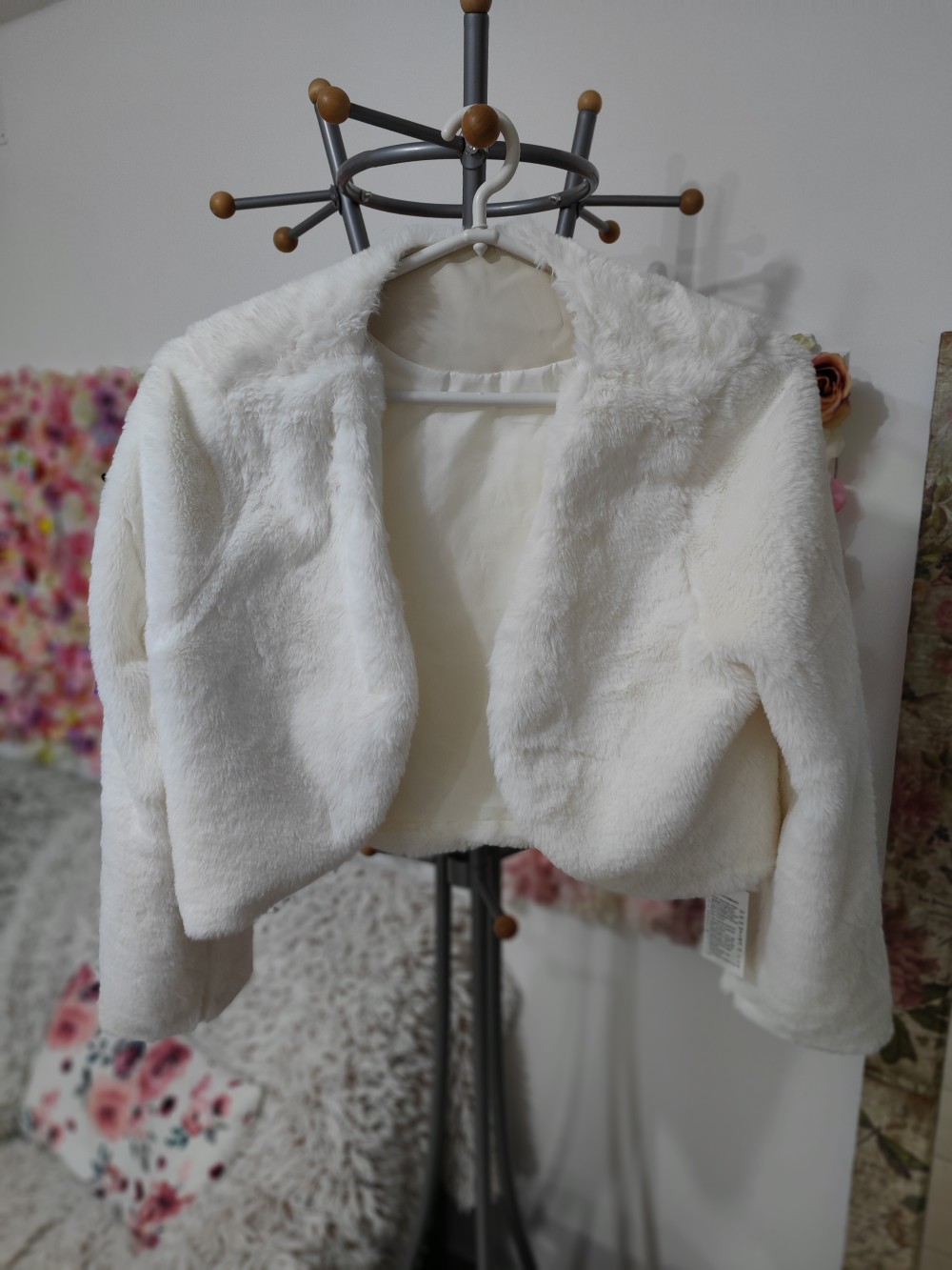 Zabar szőrös menyasszonyi kabátka