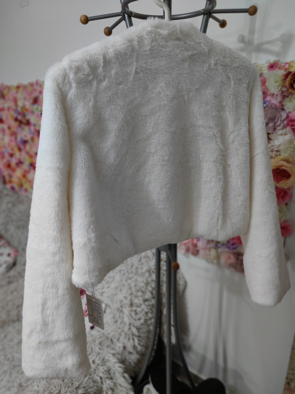 Zabar szőrös menyasszonyi kabátka