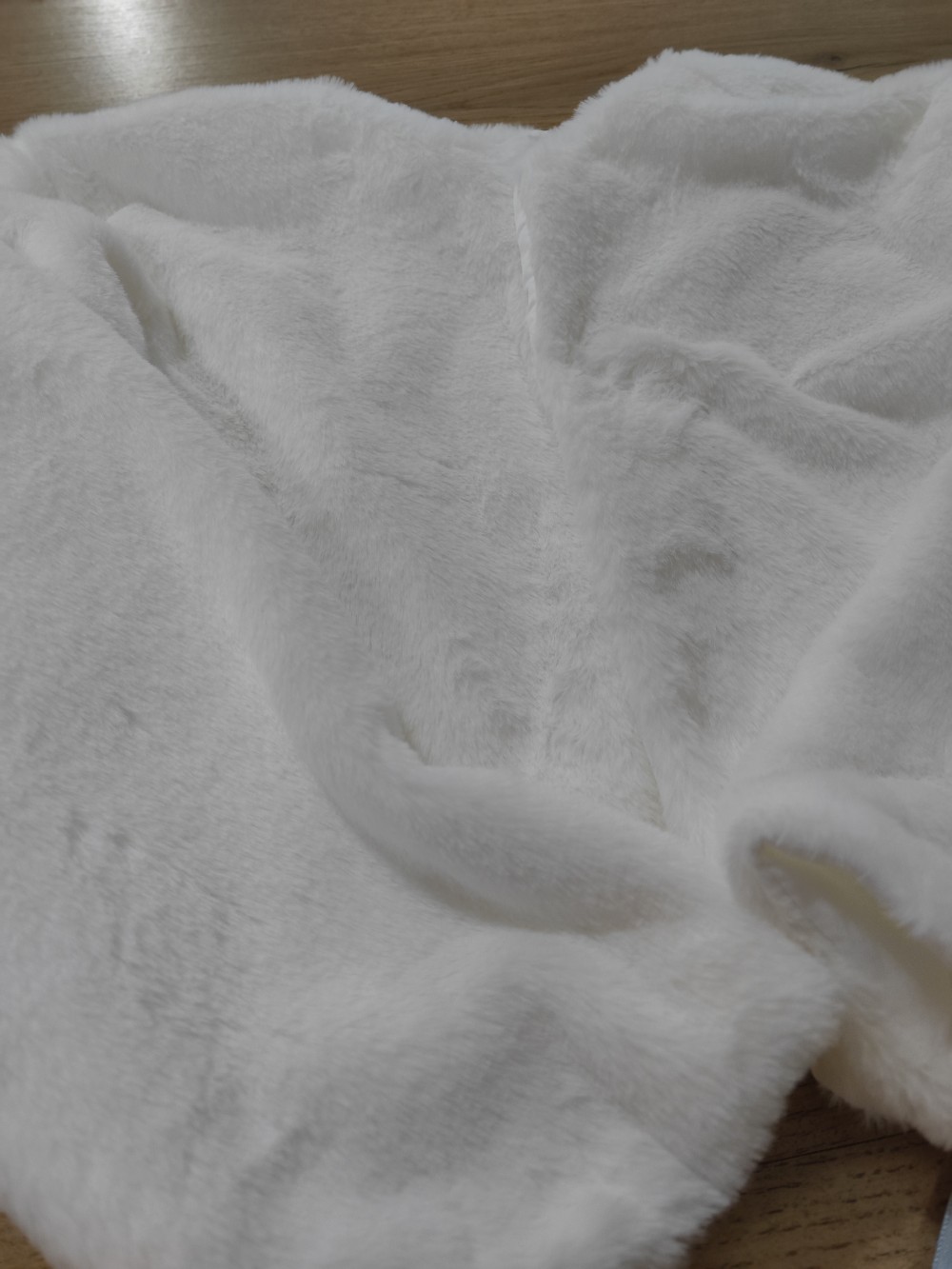 Zabar szőrös menyasszonyi kabátka