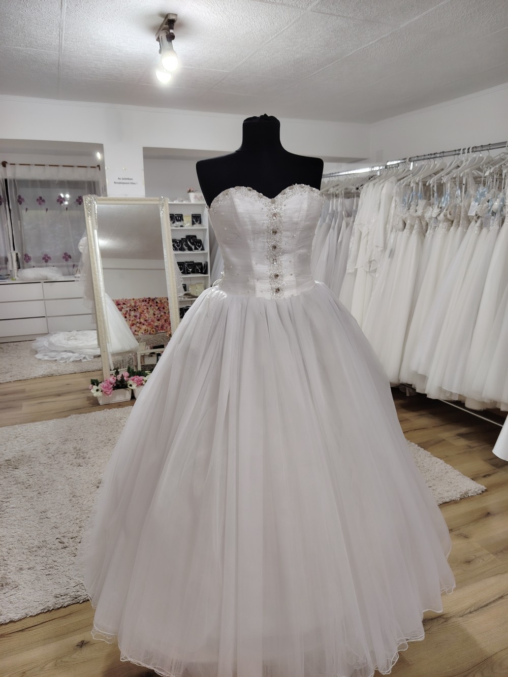 Sopron menyasszonyi ruha