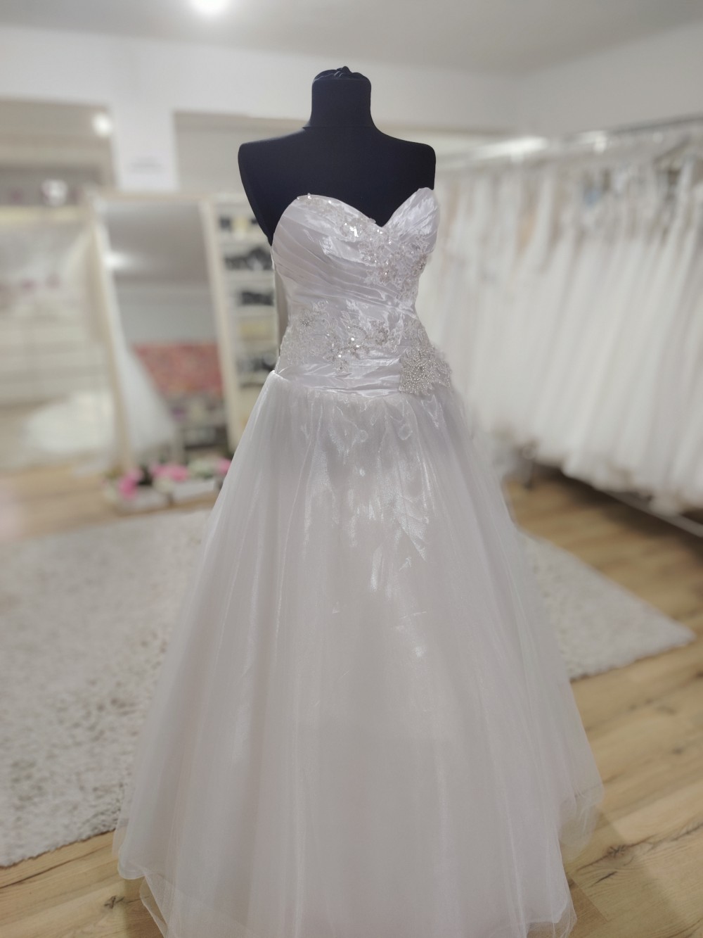 Tiszaújváros menyasszonyi ruha