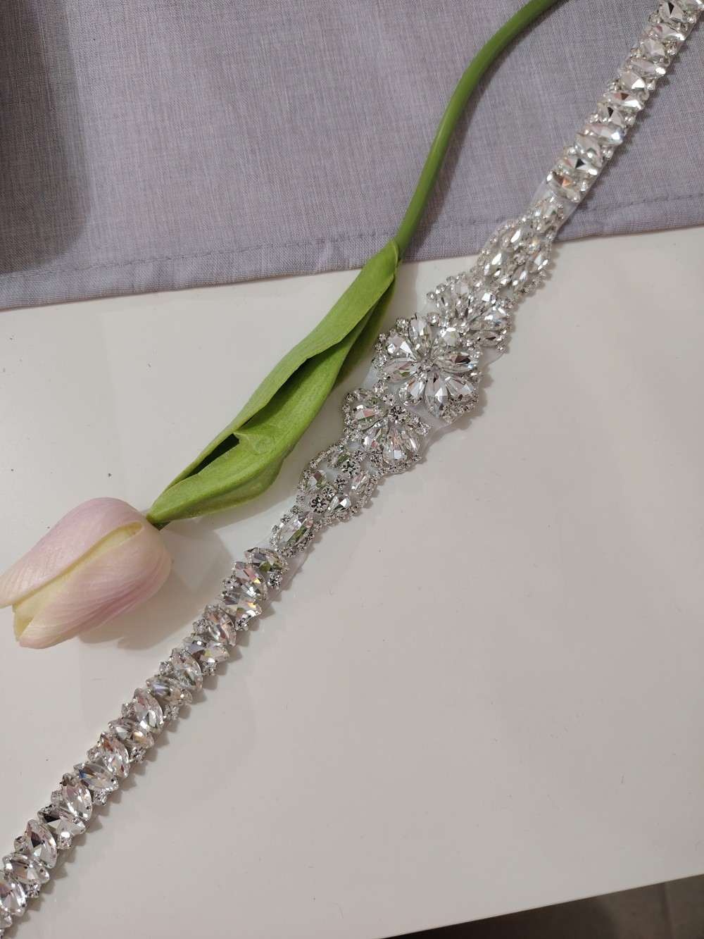 Penyige menyasszonyi szaténöv