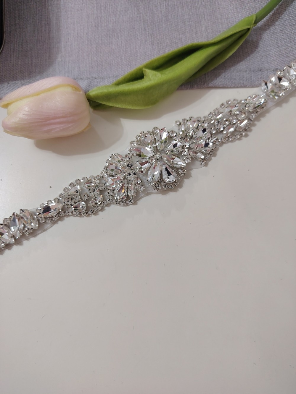 Penyige menyasszonyi szaténöv